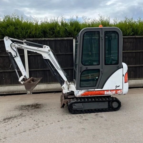 Mini Pelle Bobcat 320 1,6T + 3 godets
