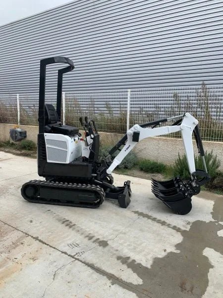 2_c1f6a97f-ac61-49bd-bcc1-dda5092b47e2.jpg Mini Pelle Bobcat E08 1,1T + 3 godets – Image 1
