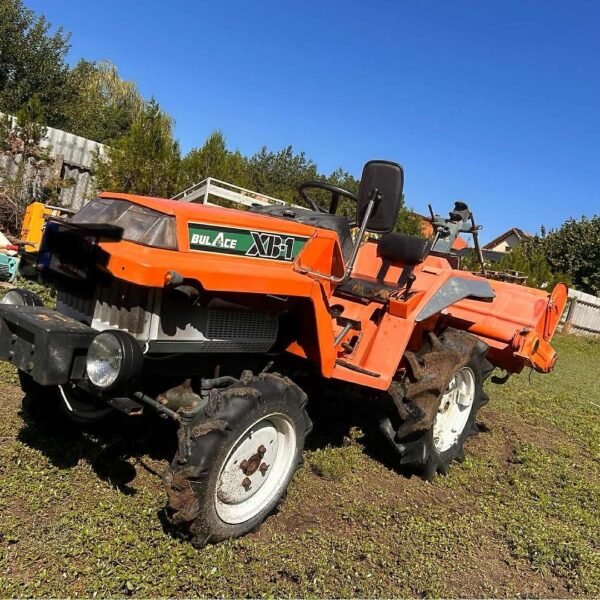 Tracteur Kubota XB-1