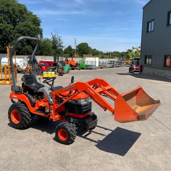 Tracteur Kubota BX2200 + Chargeur LA211